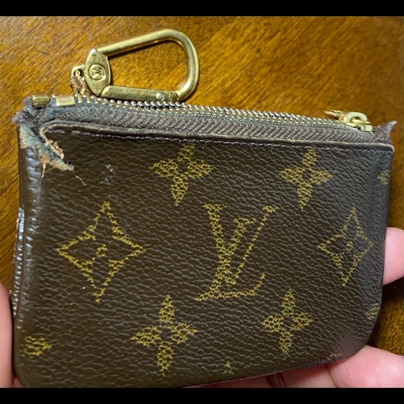 Louis Vuitton keychain with pouch. - Picture 6 of 7
